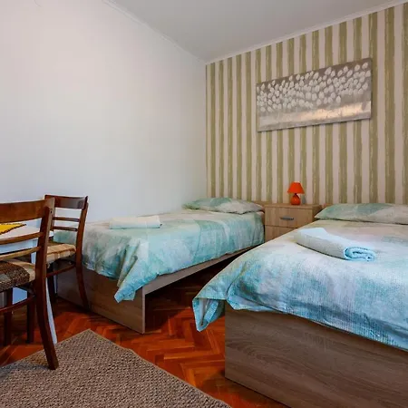 Leo Nona Apartament *